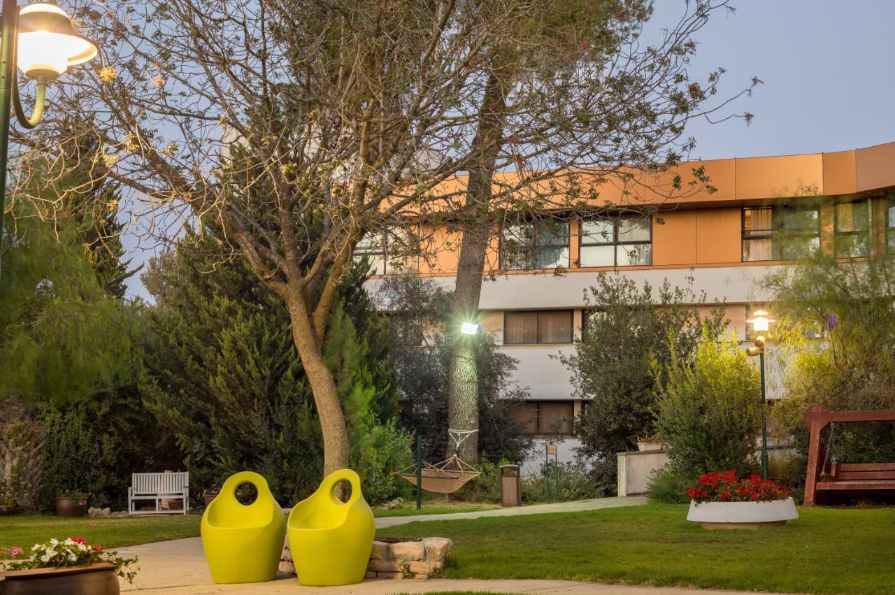 C Hotel Neve Ilan Dış mekan fotoğraf